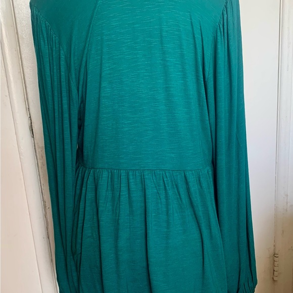 TORRID Slub V-Neck Lace Inset Pintuck Babydoll Top Botanical Green - Picture 7 of 10